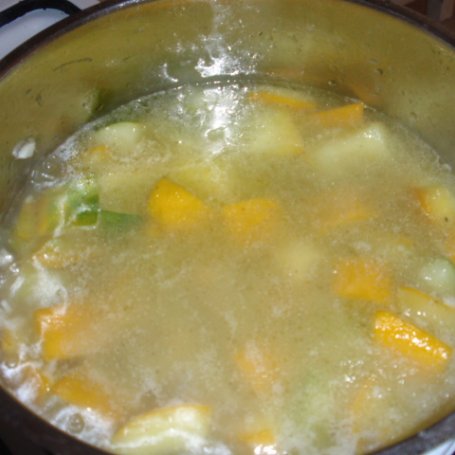 Krok 2 - Zupa krem z zółtej cukini foto