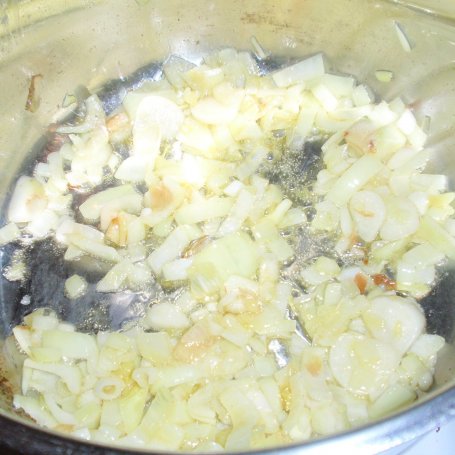 Krok 1 - Zupa krem z żółtej cukinii  z bazylią foto