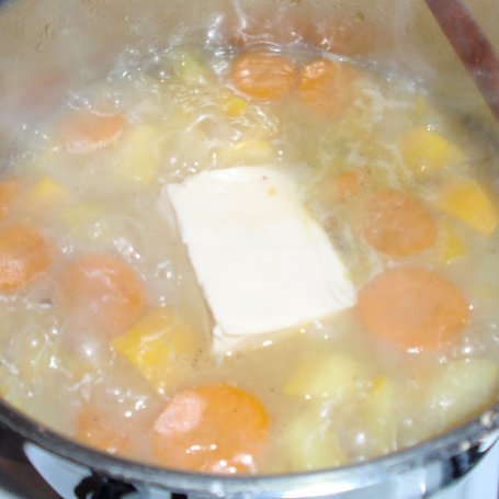 Krok 5 - Zupa krem z żółtej cukinii  z bazylią foto