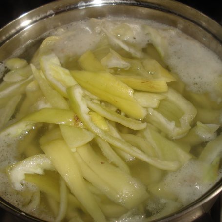 Krok 3 - Zupa krem z  żółtej papryki z dodatkiem zielonej cebulki foto