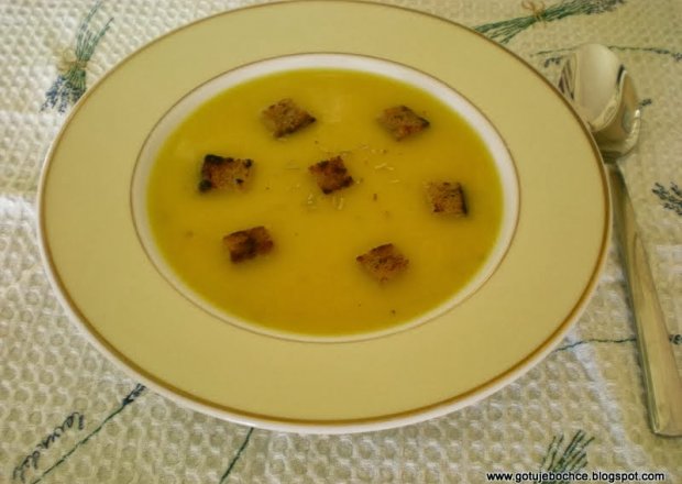 Fotografia przedstawiająca Zupa krem z żółtej papryki