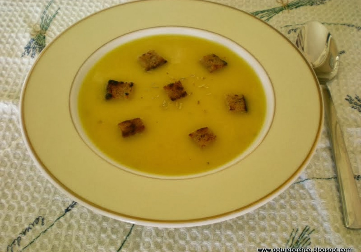Zupa krem z żółtej papryki foto