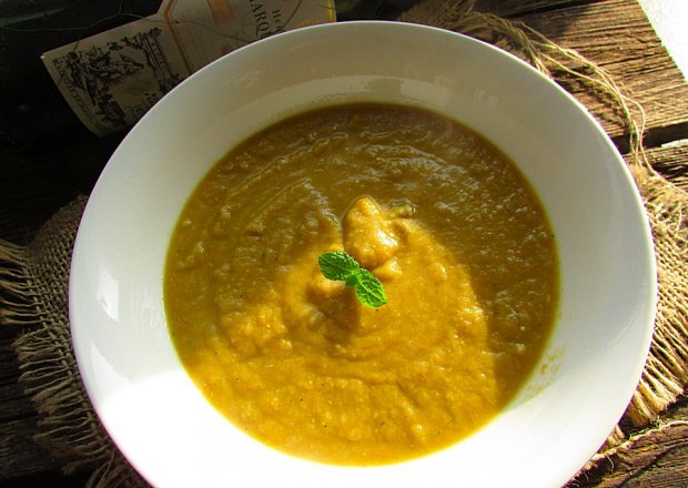 Fotografia przedstawiająca Zupa krem z żółtych warzyw