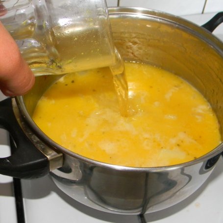 Krok 4 - Zupa krem ze świeżego groszku foto
