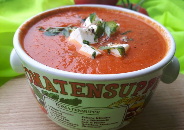 Fotografia przedstawiająca Zupa krem ze świeżych pomidorów