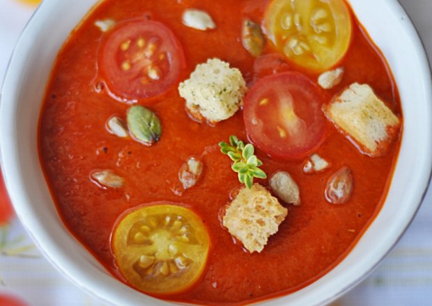 Fotografia przedstawiająca Zupa krem ze świeżych pomidorów