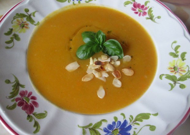 Fotografia przedstawiająca Zupa krem ze świeżych warzyw