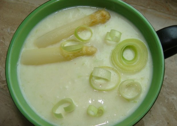 Fotografia przedstawiająca Zupa krem ze szparagów i pora