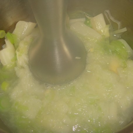 Krok 3 - Zupa krem ze szparagów i pora foto