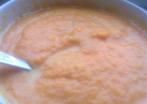 Fotografia przedstawiająca zupa krem-marchewkowa