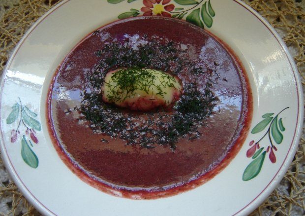 Fotografia przedstawiająca Zupa kremowa z botwinki