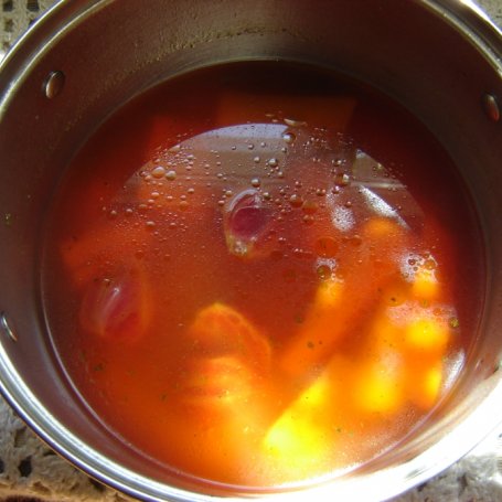 Krok 1 - Zupa kremowa z botwinki foto