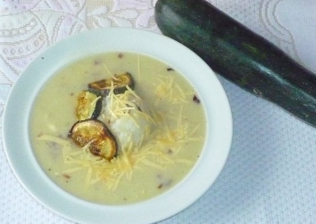 Fotografia przedstawiająca Zupa kremowa z cukinii z ryżem