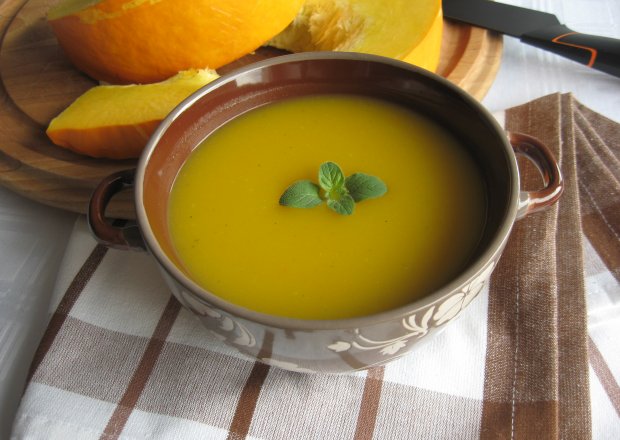 Fotografia przedstawiająca Zupa kremowa z dyni i ziemniaków
