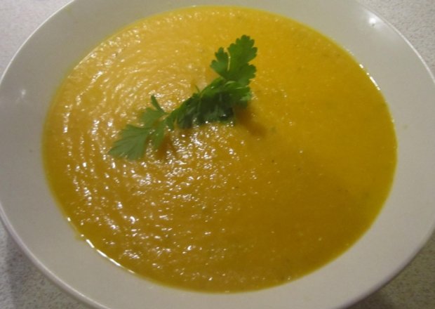 Fotografia przedstawiająca zupa kremowa z marchewki