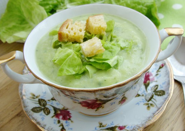 Fotografia przedstawiająca Zupa kremowa  z zielonej sałaty