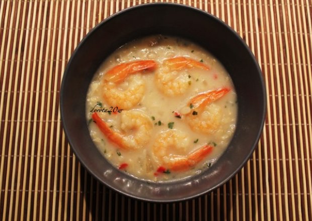 Fotografia przedstawiająca Zupa krewetkowa w tajskim stylu