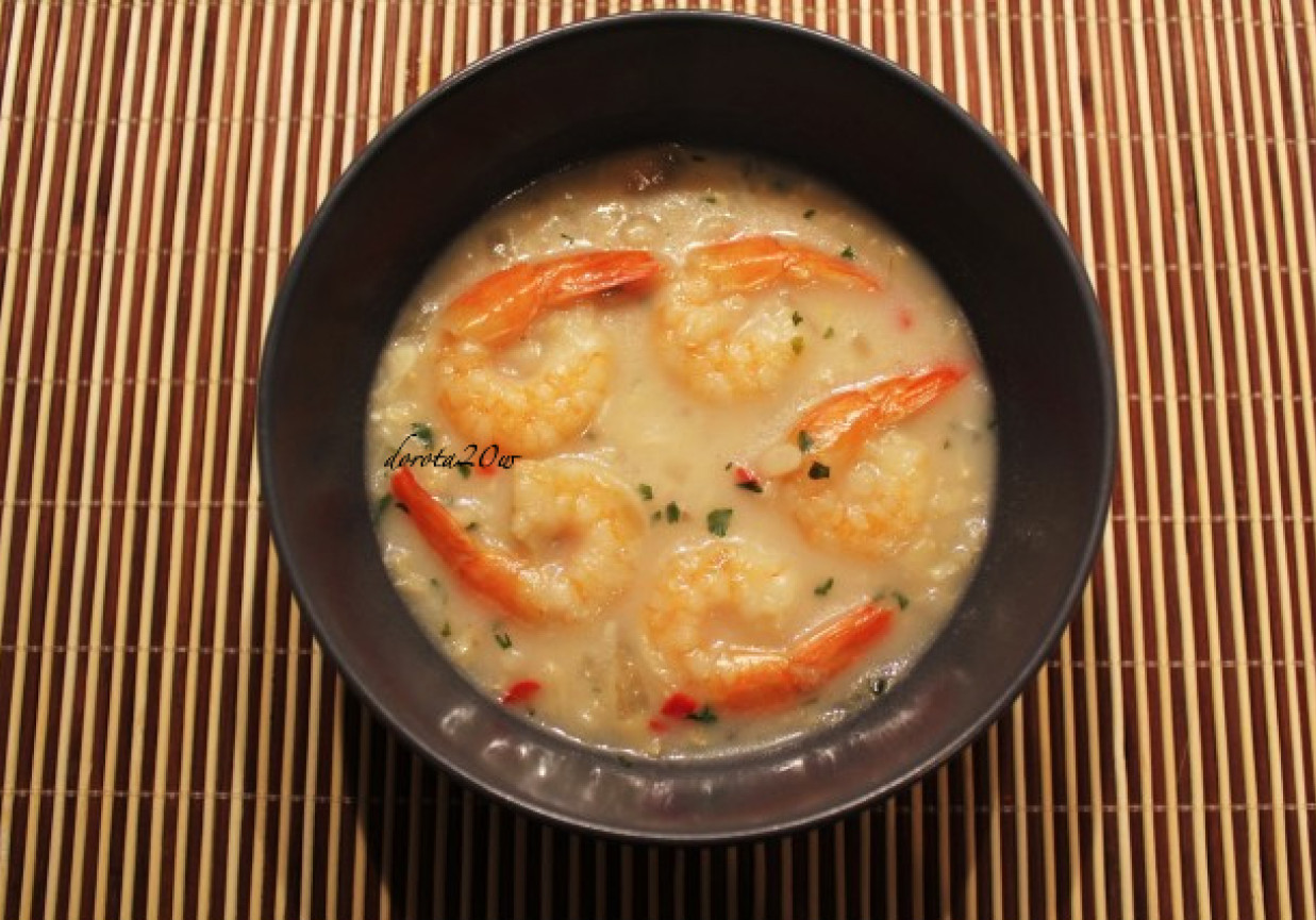 Zupa krewetkowa w tajskim stylu foto
