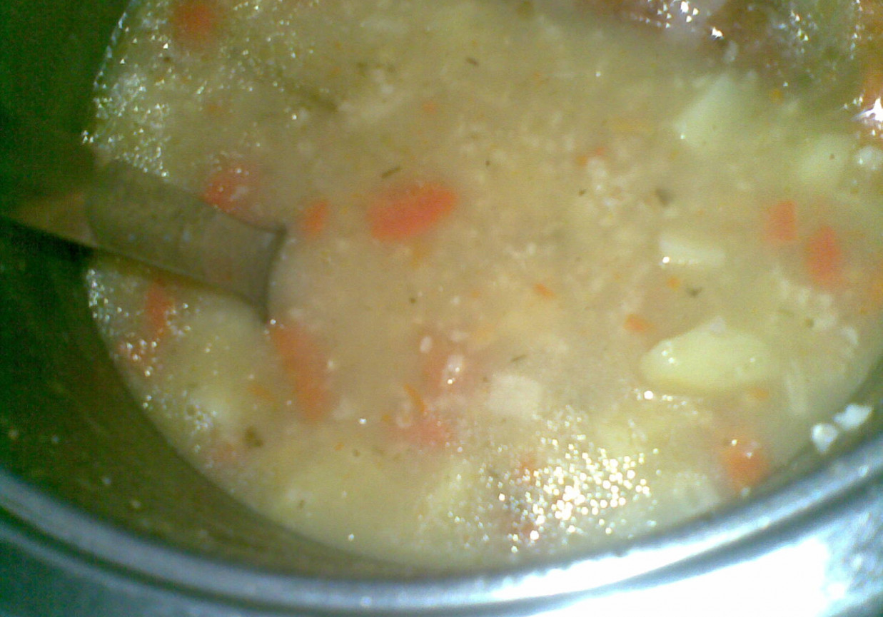 zupa krupnik na rosole drobiowym foto