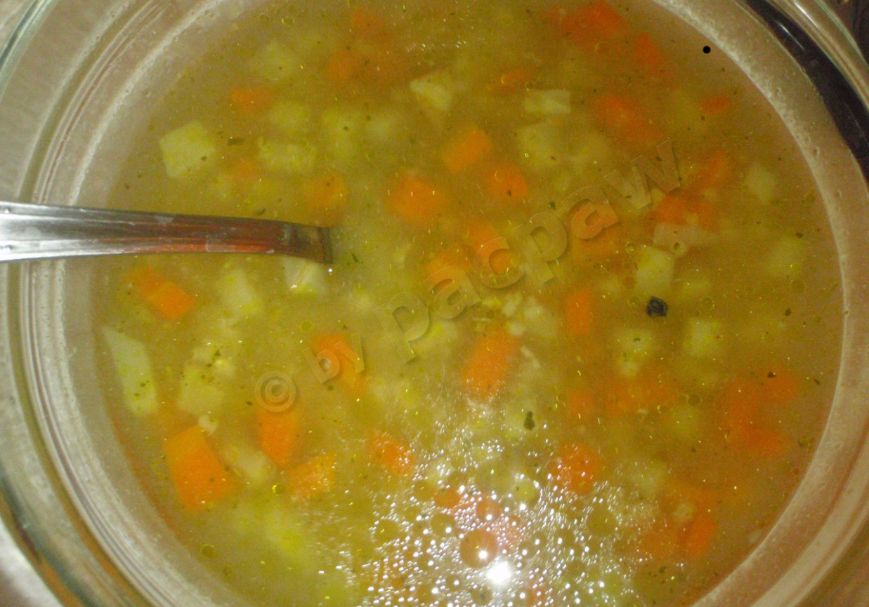 Zupa krupnik na rosole drobiowym foto