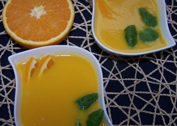 Fotografia przedstawiająca Zupa, która budzi wiele kontrowersji smakowych, czyli pomarańczowa i to dosłownie :)