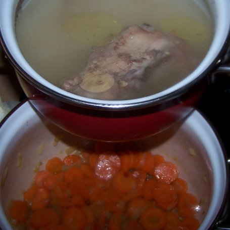 Krok 5 - Zupa, która budzi wiele kontrowersji smakowych, czyli pomarańczowa i to dosłownie :) foto