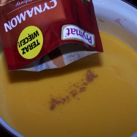 Krok 8 - Zupa, która budzi wiele kontrowersji smakowych, czyli pomarańczowa i to dosłownie :) foto