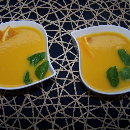 Krok 9 - Zupa, która budzi wiele kontrowersji smakowych, czyli pomarańczowa i to dosłownie :) foto