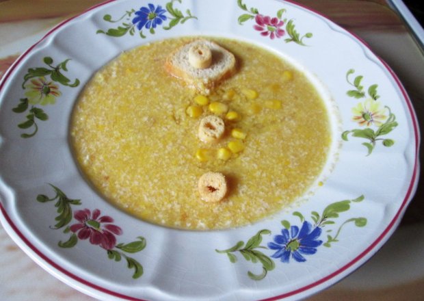 Fotografia przedstawiająca Zupa kukurydziana z kurczakiem