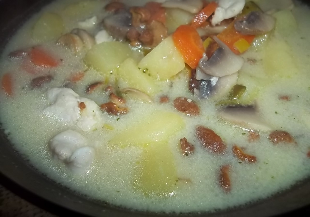 Zupa kurkowa z pieczarkami foto