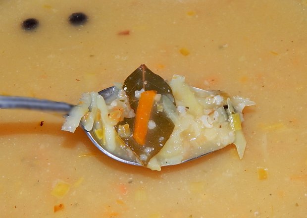Fotografia przedstawiająca Zupa kwasówka potrójnie jęczmienna