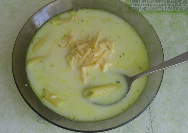 Fotografia przedstawiająca Zupa makaronowa z serem