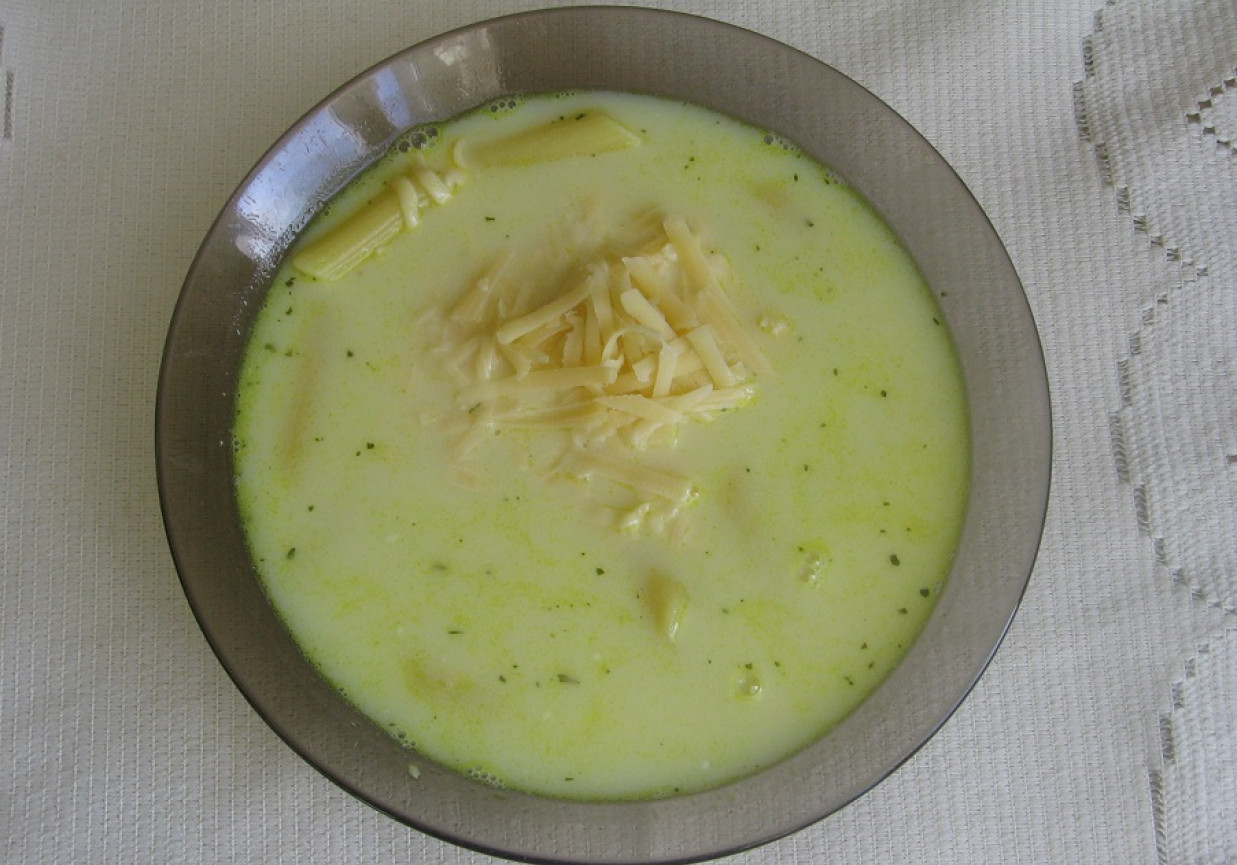 Zupa makaronowa z serem foto