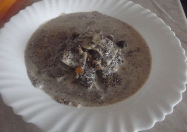 Fotografia przedstawiająca Zupa makowa z łazankami
