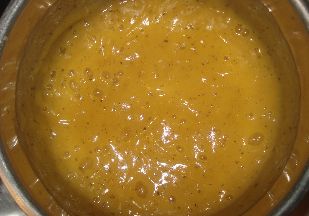 Zupa malucha-z cukinią, marchewką , ziemniaczkiem i bazylią foto