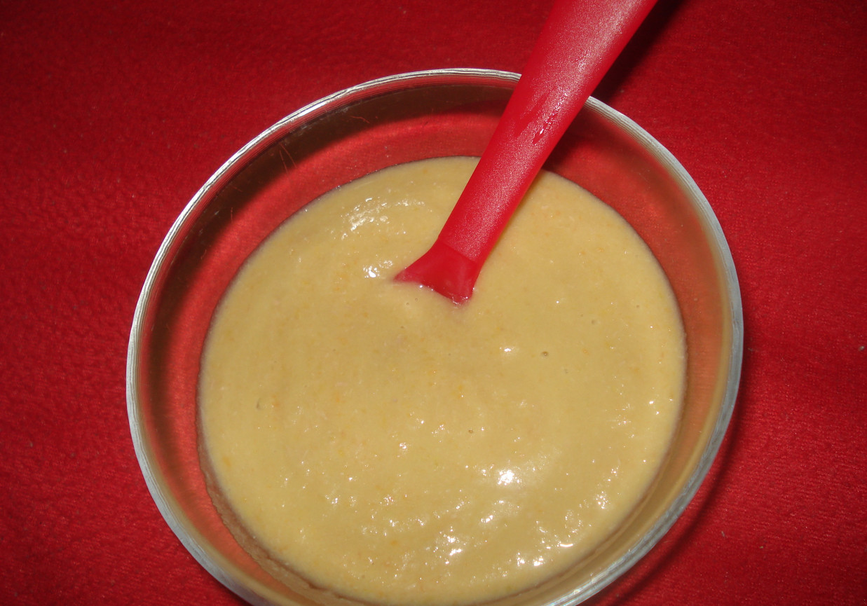 Zupa malucha- z zielonym groszkiem , marchewką i indyczkiem foto