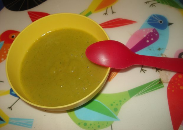 Fotografia przedstawiająca Zupa malucha-ze świeżym szpinakiem