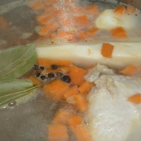 Krok 2 - Zupa marchewkowa z kluseczkami foto