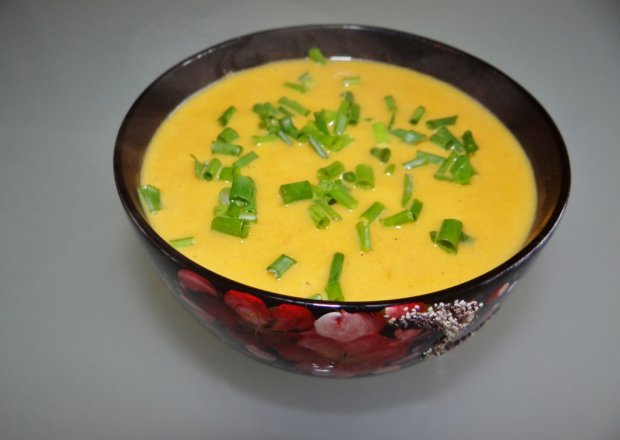 Fotografia przedstawiająca Zupa marchewkowa z mleczkiem kokosowym