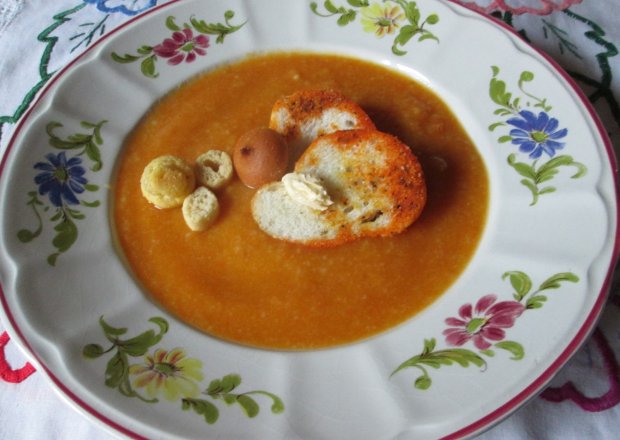 Fotografia przedstawiająca Zupa marchewkowa z ryżem (piure)