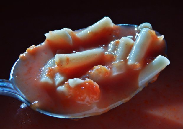 Fotografia przedstawiająca Zupa marchewkowo-pomidorowa z serwatką
