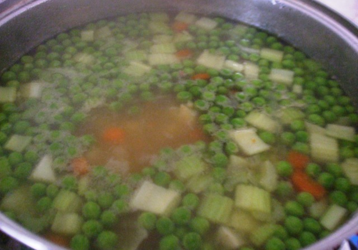 Zupa marchewkowo-groszkowa foto