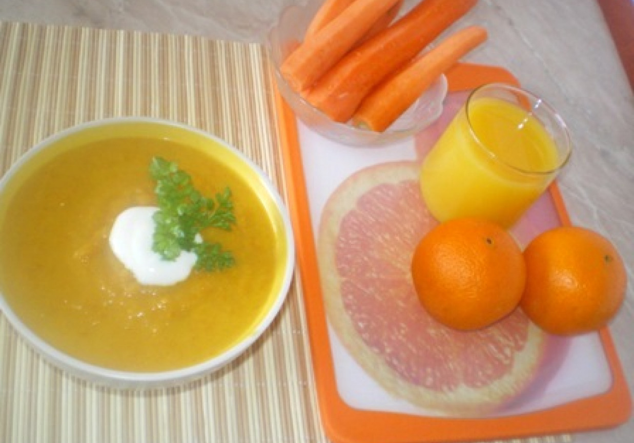 Zupa marchewkowo-pomarańczowa foto