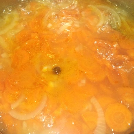 Krok 2 - Zupa marchewkowo-pomarańczowa foto