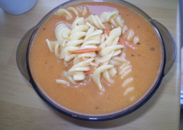 Fotografia przedstawiająca Zupa marchewkowo-pomidorowa