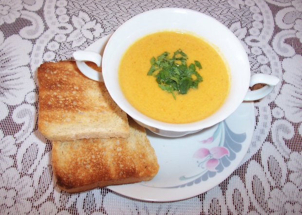 Fotografia przedstawiająca Zupa marchewkowo-serowa