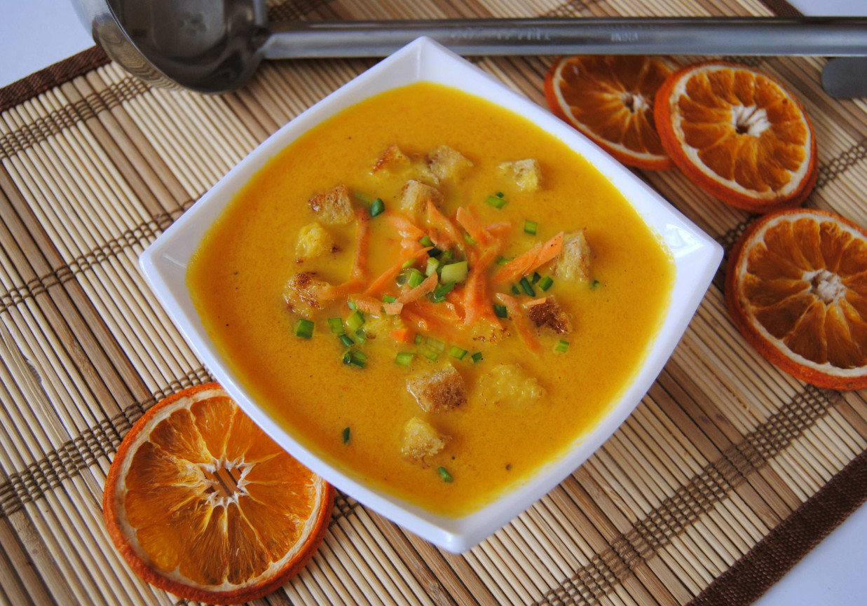 Zupa marchwiowa z nutą pomarańczy foto