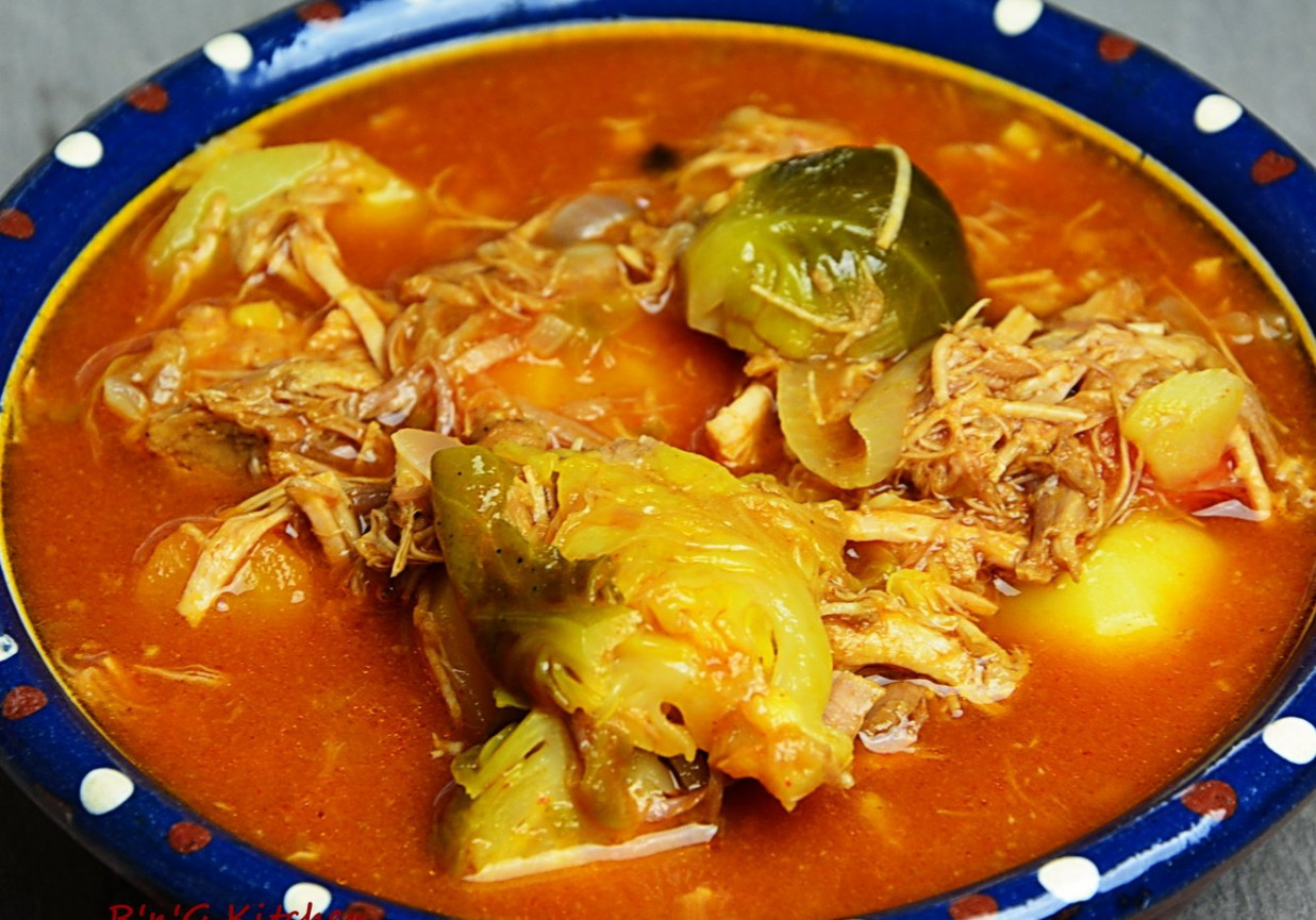 Zupa mięsna z brukselką foto