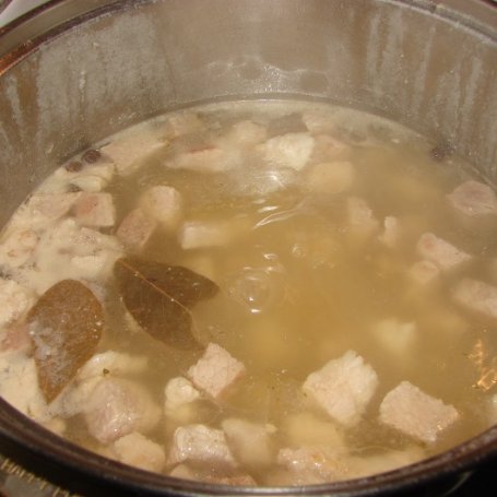 Krok 1 - Zupa mięsna z pieczarkami i papryką foto