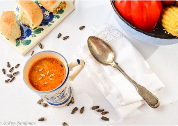 Fotografia przedstawiająca Zupa minestrone z pieczoną papryką